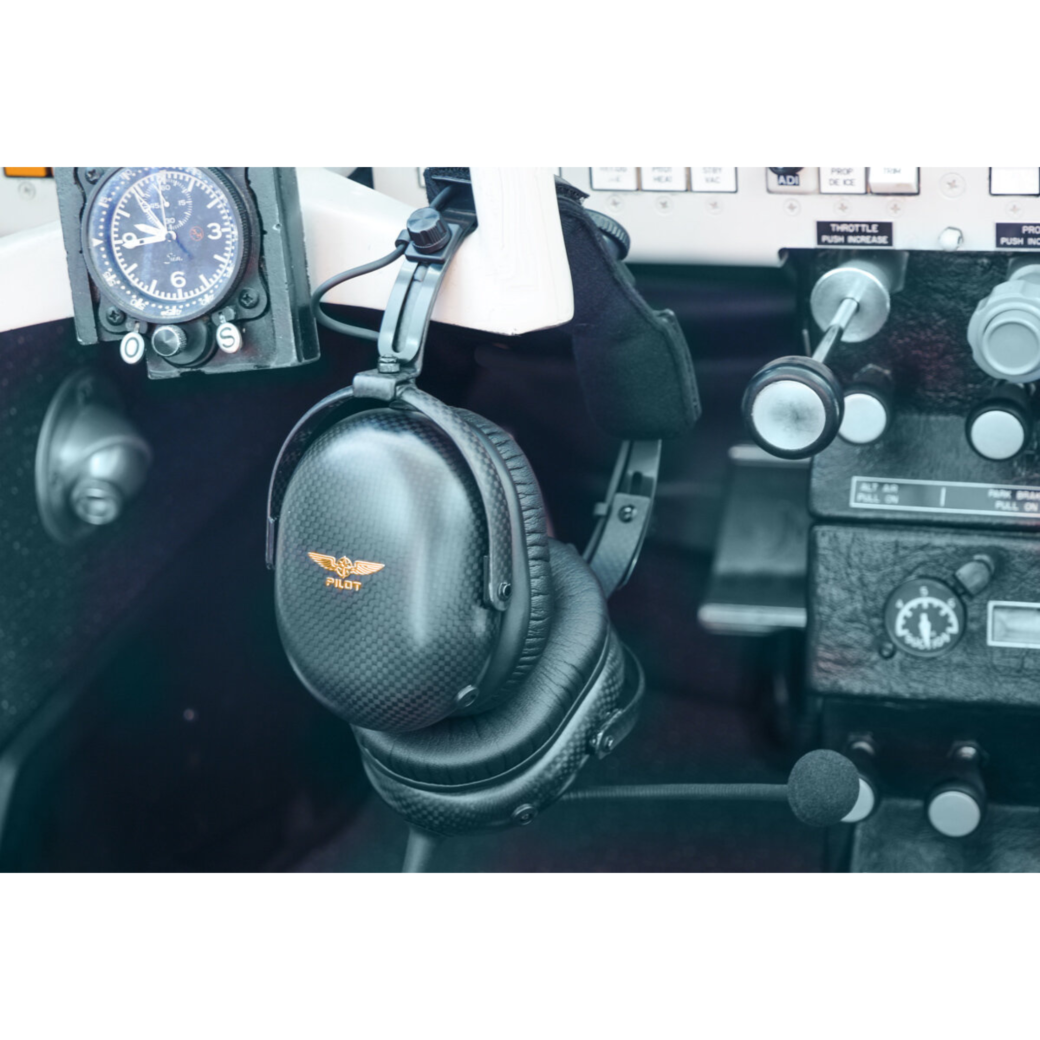 Design4Pilots - PM6 Aviation ANR Headset + Carbon Monoxide Detector