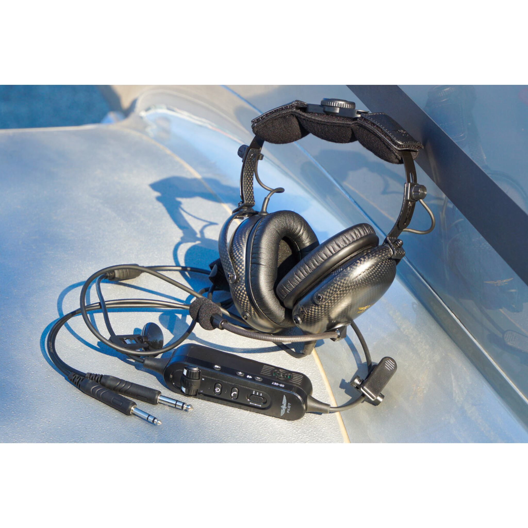 Design4Pilots - PM6 Aviation ANR Headset + Carbon Monoxide Detector